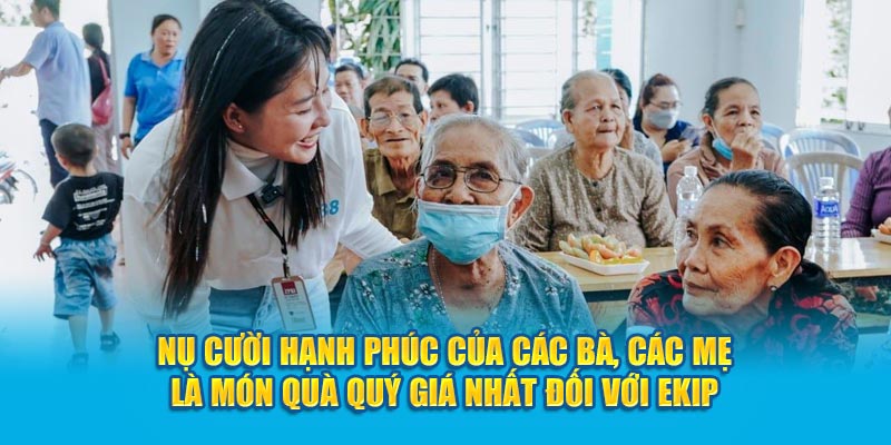 Nụ cười hạnh phúc của các bà, các mẹ là món quà quý giá nhất đối với ekip